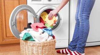 Tại sao quần áo giặt ở nhà dù sạch sẽ nhưng không bao giờ thơm lâu như ngoài tiệm?