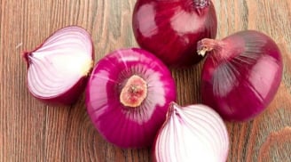 Hành tây tím – nguyên liệu quen thuộc giúp cải thiện da mụn và làm mờ thâm hiệu quả