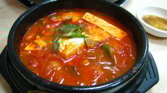 Canh kim chi ba chỉ vừa thơm vừa ngậy, càng ăn càng cuốn