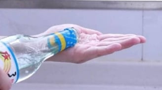 Đổ giấm trắng vào lòng bàn tay, xoa nhẹ: Hiệu quả bất ngờ nhiều người chưa biết