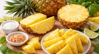 Dứa chín vàng hấp dẫn nhưng nhiều người sợ rát lưỡi: Mách bạn mẹo ăn chuẩn vừa ngon vừa an toàn