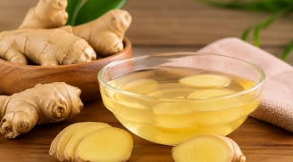 5 mẹo gội đầu bằng nước gừng giúp giảm rụng tóc, sạch gàu và kích thích tóc con mọc dày rõ rệt