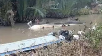 Lật thuyền chở khách viếng Mẹ Đông Hải, hơn 10 người rơi xuống sông: Diễn biến mới nhất