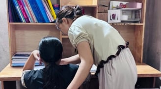 “Còng lưng” ôn thi cùng con: Áp lực mùa thi đè nặng lên phụ huynh