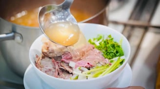Khi ăn phở, đừng uống cạn nước dùng: Tiến sĩ cảnh báo tác hại nhiều người bỏ qua