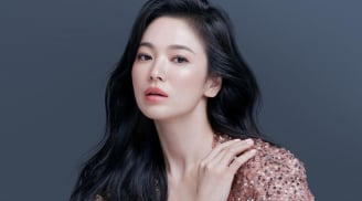 Phụ nữ sau 40 tuổi muốn gương mặt trẻ trung hơn, bí quyết đôi khi chỉ nằm ở cách đánh má hồng