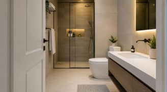 Nên đóng hay mở cửa nhà vệ sinh khi không dùng?