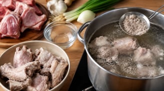 Chần xương nên cho vào từ nước nguội hay đợi nước sôi? Mách bạn mẹo chuẩn để nước hầm thơm ngon