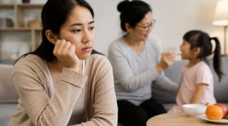 Để mẹ chồng chăm con, một ngày tôi giật mình con như không phải con mình nữa