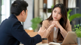 Bị góp ý phản ứng thế nào thể hiện EQ cao? 5 cách xử lý khiến người khác nể hơn tranh cãi