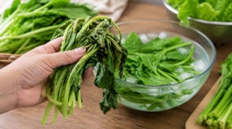 Đừng vội vứt rau hơi héo, làm cách này rau có thể tươi như mới