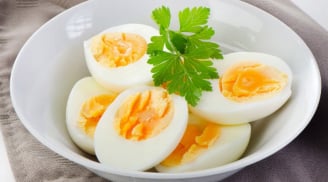 Luộc trứng bao nhiêu phút là ngon nhất? Mẹo đơn giản giúp bóc vỏ dễ dàng
