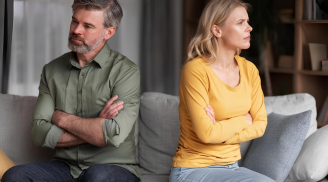 Ngoại tình tuổi trung niên: Sự im lặng là thứ giết chết hôn nhân