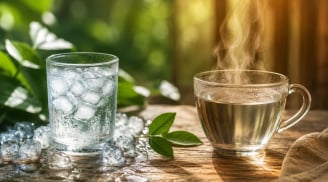 Mùa hè, uống nước lạnh hay nước ấm sẽ tốt hơn?
