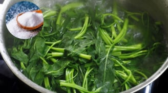 Vì sao muối giúp rau luộc xanh hơn?