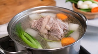 Có nên dùng nước luộc thịt để nấu canh? Loại nước này giàu dinh dưỡng hay nhiều tạp chất?