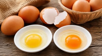 Lòng đỏ trứng gà màu vàng nhạt hay vàng đậm giàu dinh dưỡng hơn? Điều gì quyết định màu sắc?