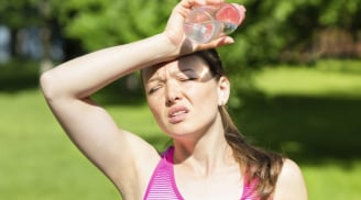 Dấu hiệu cơ thể thiếu nước mùa nóng nhưng nhiều người không hề biết