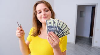 Phụ nữ tự chủ tài chính bằng cách tích trữ vàng và kinh doanh