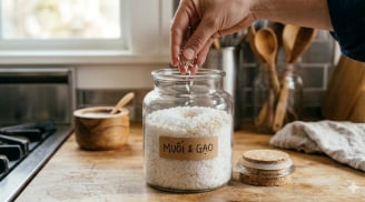 Cho một nhúm gạo vào lọ muối: Mẹo nhỏ giải quyết ngay nỗi bực mình của 99% người nội trợ
