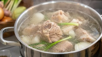 Ninh xương lửa to hay lửa nhỏ, chần xương từ nước sôi hay nước lạnh? Nhiều người đang làm sai