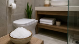 Vì sao nên đặt một bát muối trong nhà tắm, nhà vệ sinh? Nhiều người làm theo và thu nhiều lợi ích