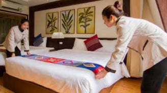 Tại sao khách sạn nào cũng có tấm vải trải ngang cuối giường? Hoá ra không phải để trang trí