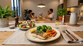 Sau tuổi 50, bữa tối càng đơn giản càng tốt: 5 thực phẩm nhiều người ăn mỗi ngày lại nên hạn chế