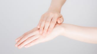Bí quyết chăm sóc da tay mềm mịn và giữ đôi tay thon đẹp ngay tại nhà
