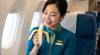 Vì sao khi đi máy bay các nữ tiếp viên thường mang theo 1 quả chuối