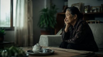 Yêu con hết mực nhưng nhiều cha mẹ khi về già không vui vẻ vì 5 sai lầm này