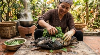 Bí quyết vặt lông vịt 'siêu tốc', sạch bong không sót một cọng lông măng nhờ... nắm lá đu đủ