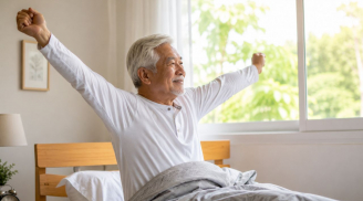 Vì sao nhiều về già thích dậy sớm? Không chỉ là thói quen, còn liên quan đến 5 thay đổi ít ai để ý