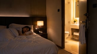 Ngủ qua đêm ở khách sạn hãy làm điều này: Lợi ích bất ngờ