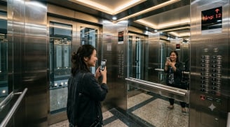 Tại sao thang máy luôn lắp gương lớn? Đừng tưởng chỉ để soi, công dụng thật sự khiến ai cũng bất ngờ