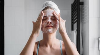 5 thói quen khi rửa mặt âm thầm làm tổn hại làn da mà nhiều người vẫn mắc phải