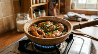Mẹo giúp cá kho lên màu nâu cánh gián chuẩn vị, không đắng không cháy