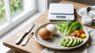 Người giảm cân nên chọn trứng gà hay trứng vịt? Câu trả lời không chỉ nằm ở lượng calo