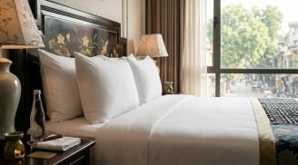 Tại sao giường khách sạn luôn đặt 4 chiếc gối?