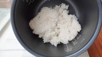 Mùa hè nắng nóng, học ngay cách giữ cơm nguội không bị ôi thiu