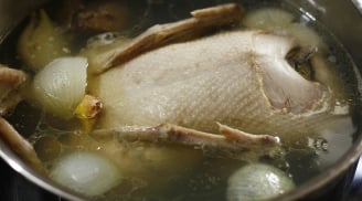 Luộc vịt cho thêm thứ này hết hôi, thịt mềm ngọt