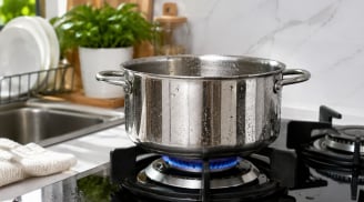 Vì sao không nên đặt nồi mới rửa xong lên bếp gas? Thói quen nhỏ nhưng có thể khiến nồi nhanh xuống cấp