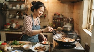 Cách rán cá giòn tan, không sát chảo, không bắn dầu: Bí quyết của các bà nội trợ thông thái