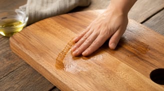 Tại sao bạn nên bôi dầu ăn vào thớt gỗ mới mua?