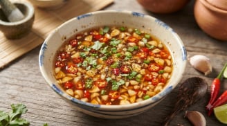 Cách pha nước mắm chua ngọt: Tỏi ớt nổi 'bồng bềnh'