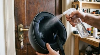 Mẹo làm sạch, khử mùi hôi của mũ bảo hiểm, không cần tháo rời