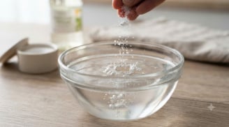 Trộn muối với giấm trắng: Mẹo hay giải quyết cả tá rắc rối