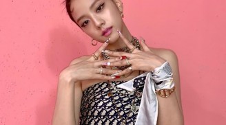 Khăn lụa trở thành phụ kiện được yêu thích trong mùa hè