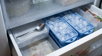 Nhiều người để thìa inox trong tủ đông, tác dụng là gì?