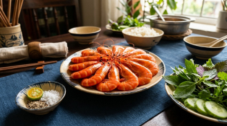 Luộc tôm nước sôi hay nước lạnh đều chưa đúng: Bí quyết giúp tôm đỏ au, ngọt thịt như nhà hàng